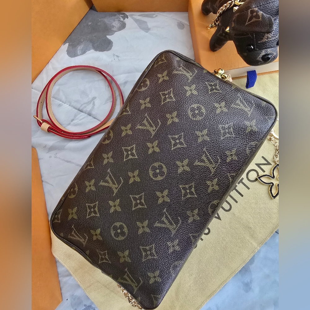 AUTHENTIC LOUIS VUITTON Monogram Trousse Cosmetic Crossbody Bag - Picture 11 of 17
